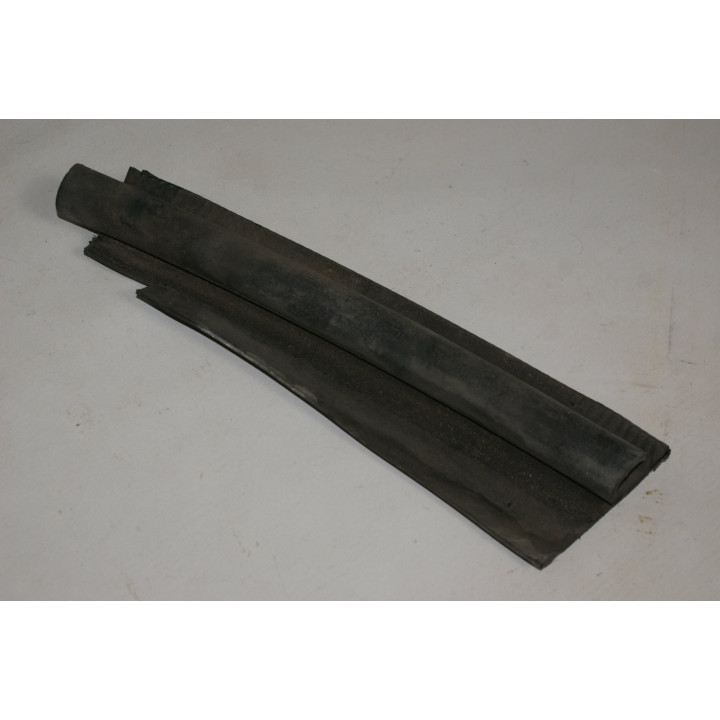 Gummilippe Scheinwerfer links